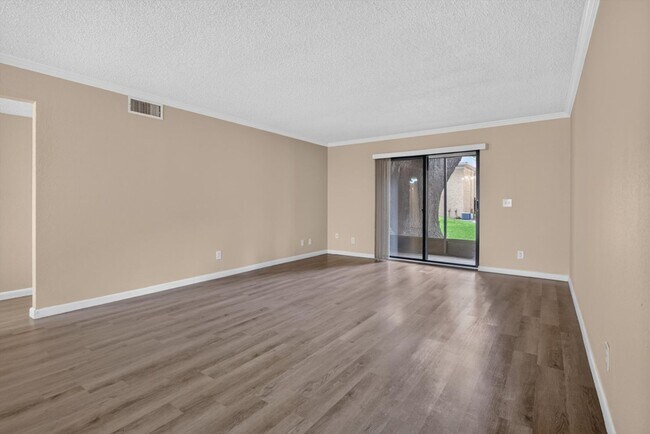 Foto del edificio - 5811 Atlantic Blvd
