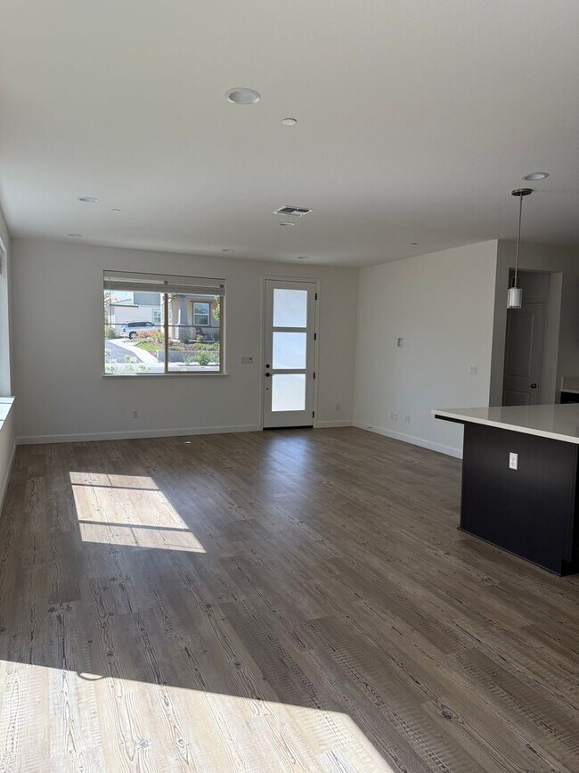 Foto del edificio - 2460 Cinnabar Dr