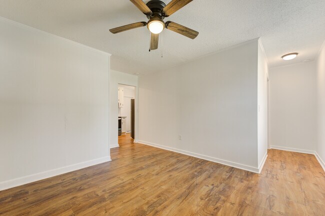 Building Photo - 3105 Matipan Ave