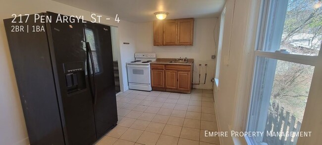 Building Photo - 1st Floor-2 Bedroom / 1 Bathroom Apartment...