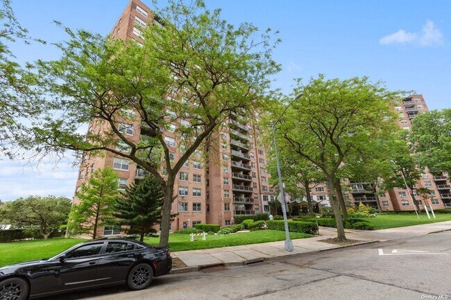 Building Photo - 6120 Grand Central Pkwy