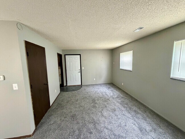 Foto del edificio - 512 E 1st St