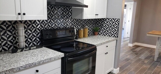 Photo - 105 N Los Robles Dr (Goodyear, AZ) House