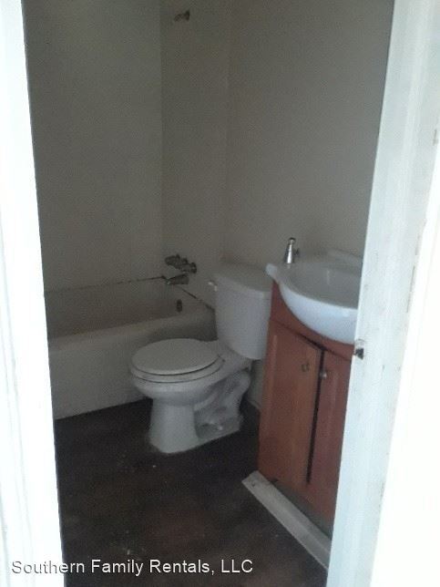 Building Photo - 3 br, 1 bath House - 818 NORTH CHURCH