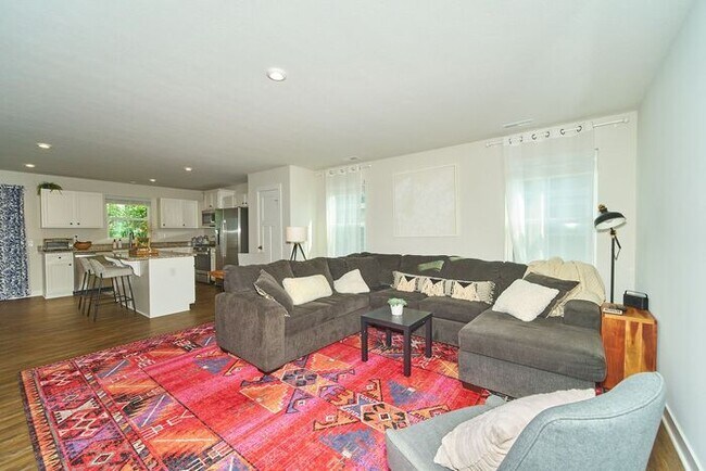 Building Photo - Beautiful Like New Ranch In Great Westfiel...