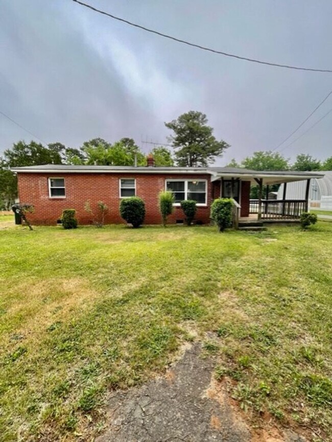Foto del edificio - Adorable 2 bedroom 1 bath home . Located i...