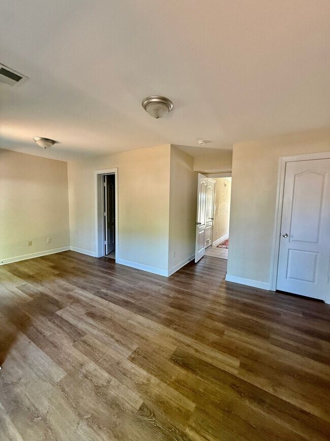 Foto del edificio - 3BD/3.5 Condo with Garage & Backyard in Shadowlawn! Blocks to the Beach! AVAILABLE NOW!