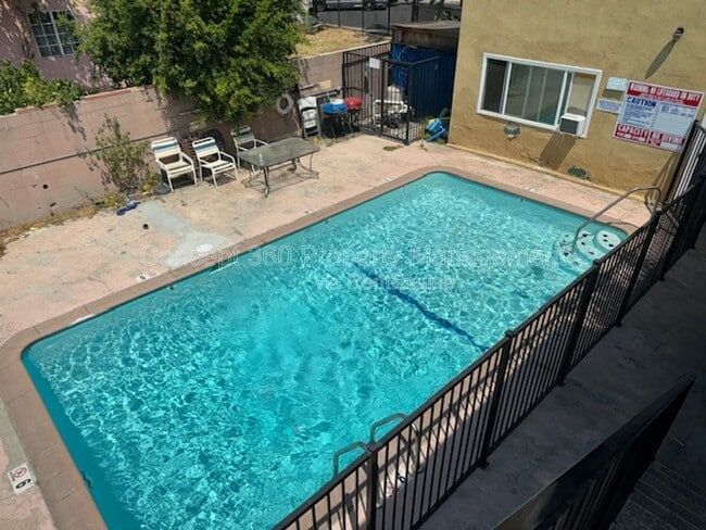 Foto del edificio - 10420 Imperial Hwy.