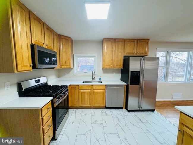 Foto del edificio - 8111 Analee Ave