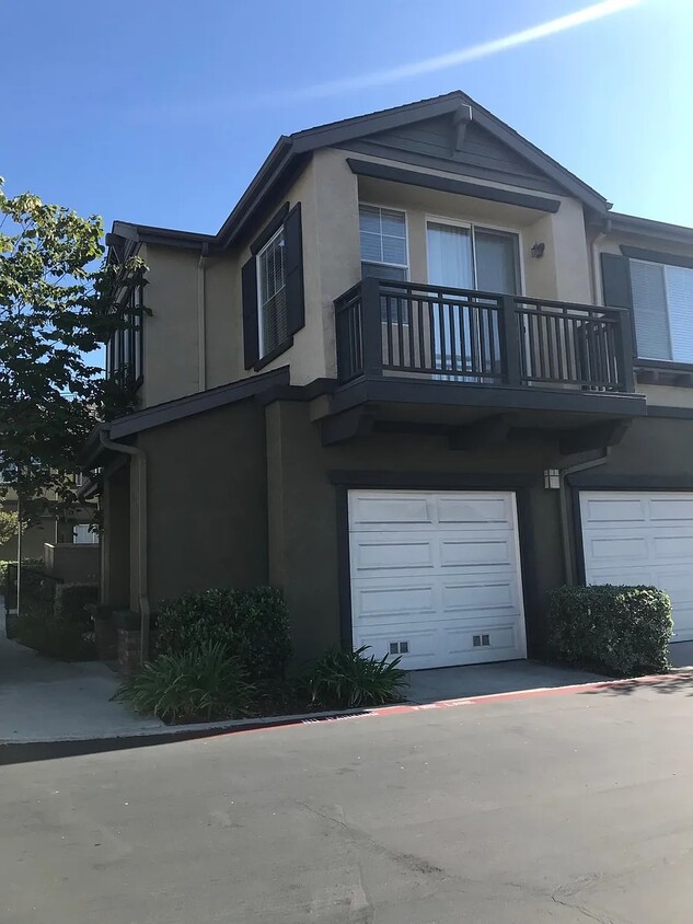 2 Bedroom, 2 Bath Townhome - 5467 Mandarin Cv