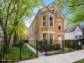 Building Photo - 3521 W Cortland St