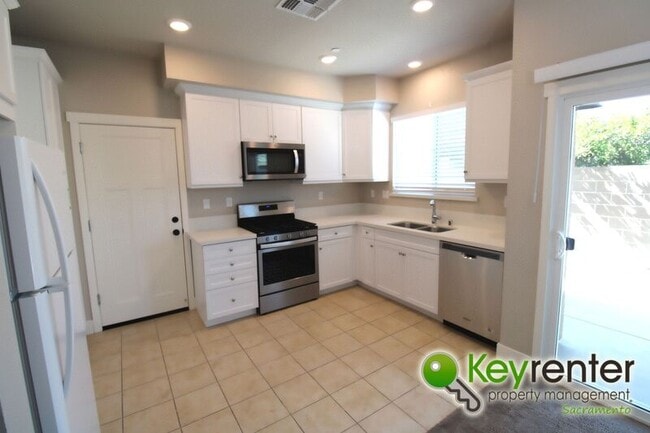 Building Photo - 3234 Sher Ct