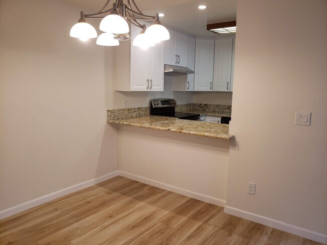 Dinning room with kitchen passthrough - 18500 Mayall St
