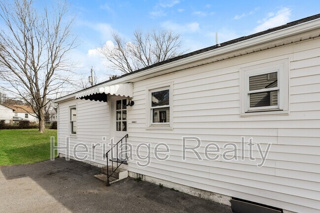 Building Photo - 921 Shamrock Ave