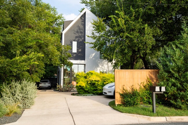 Building Photo - 2509 Durwood St