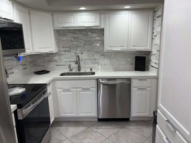 Foto del edificio - 7233 Ashmont Cir