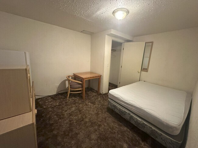 Foto del edificio - Shared Apartment For Rent