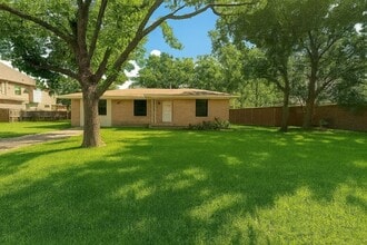 Building Photo - 404 S Coppell Rd