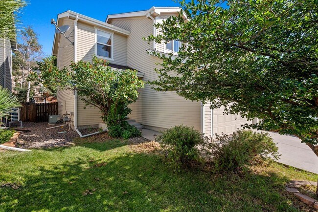 Foto del edificio - Beautiful 3-Bedroom Home in Cherry Creek School District with Fenced Yard & 2-Car Garage