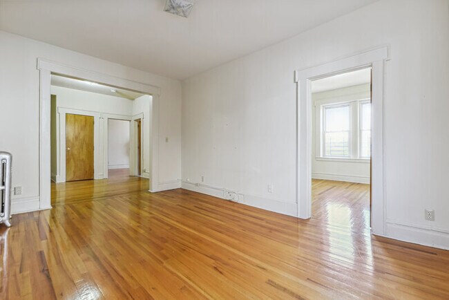 Building Photo - 480 Clifton Ave