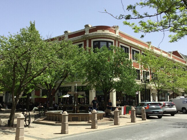 Foto del edificio - 4719 N Lincoln Ave