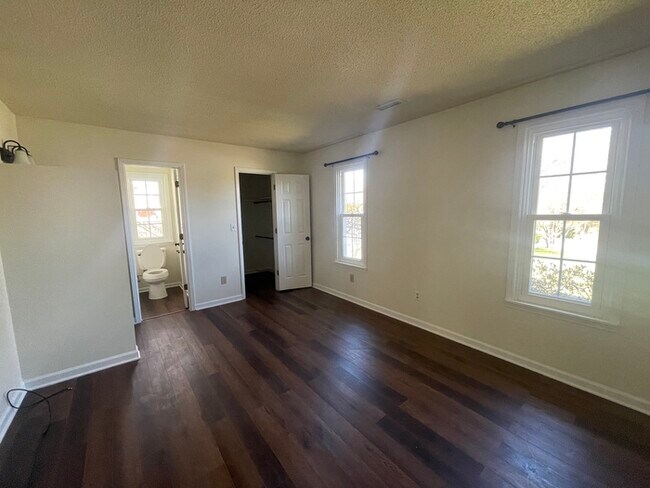 Foto del edificio - Recently Renovated!!Beautiful 3BR home.