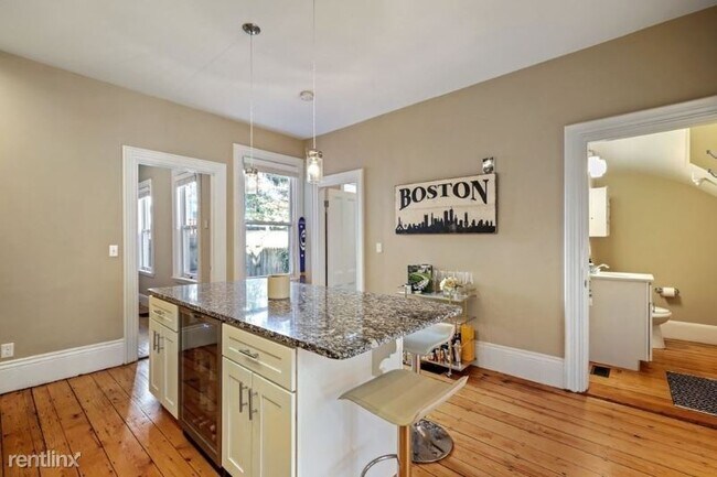 Building Photo - 1 br, 1 bath Condo - 411 Main St. 1 Unit 1