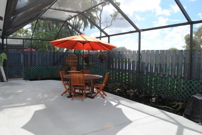 Foto del edificio - 502  Timberlane Circle