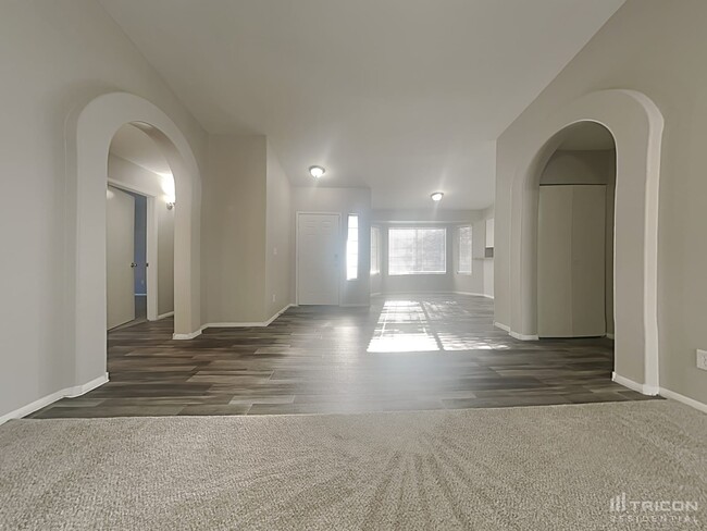 Foto del edificio - 4432 N 86th Dr