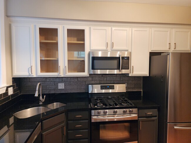 Kitchen - 3337 W Byron St