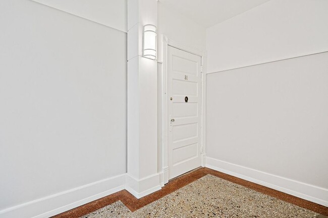 Foto del edificio - Beautiful Two Bedroom + Den on Biltmore St...