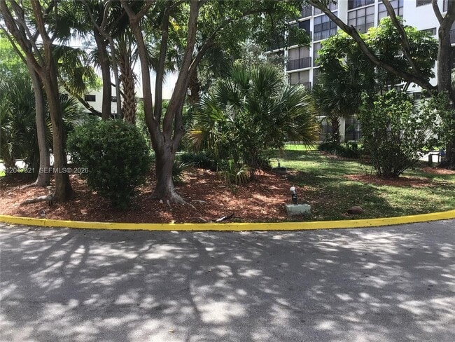 Foto del edificio - 17021 N Bay Rd