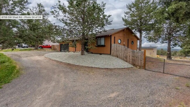 Building Photo - 8759 SW Shad Rd