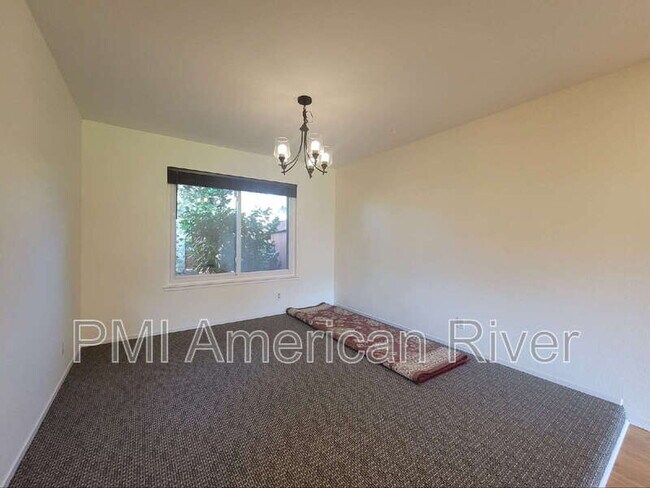 Foto del edificio - 8387 La Riviera Dr