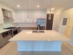 Building Photo - 775 Juniper St NE