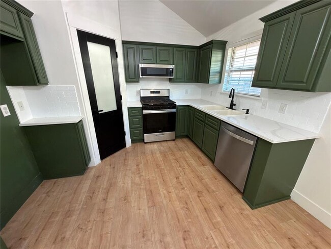 Foto del edificio - 5705 Marblewood Dr