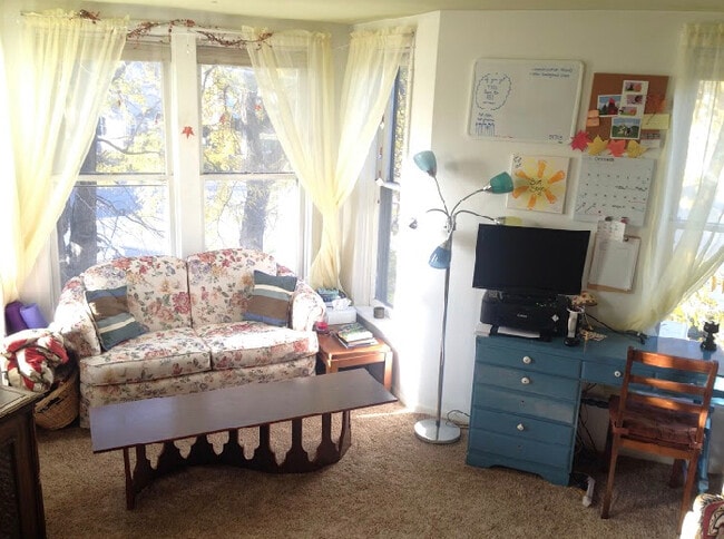 Building Photo - 815 5th Ave