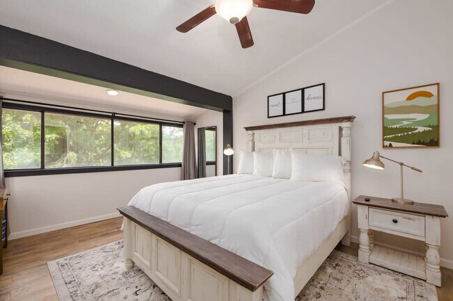 Building Photo - 2806 Suncrest Rd