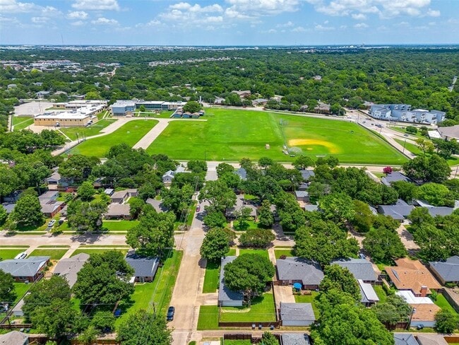 Photo - 603 Bondstone Dr House