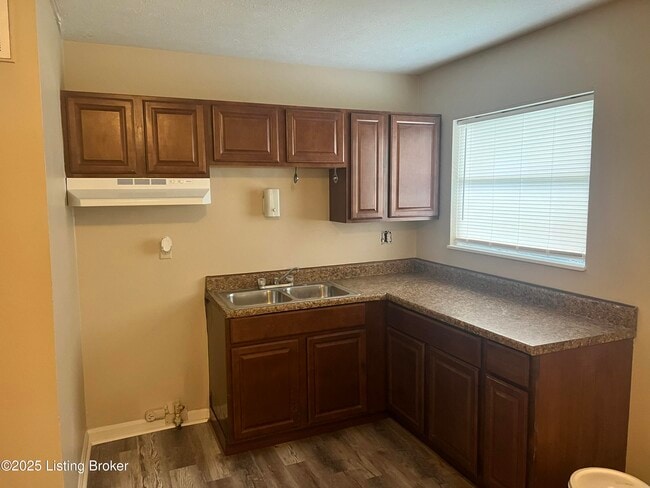 Foto del edificio - 508 Blossom Rd