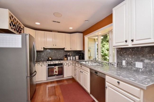 Building Photo - 520 San Geronimo Valley Dr
