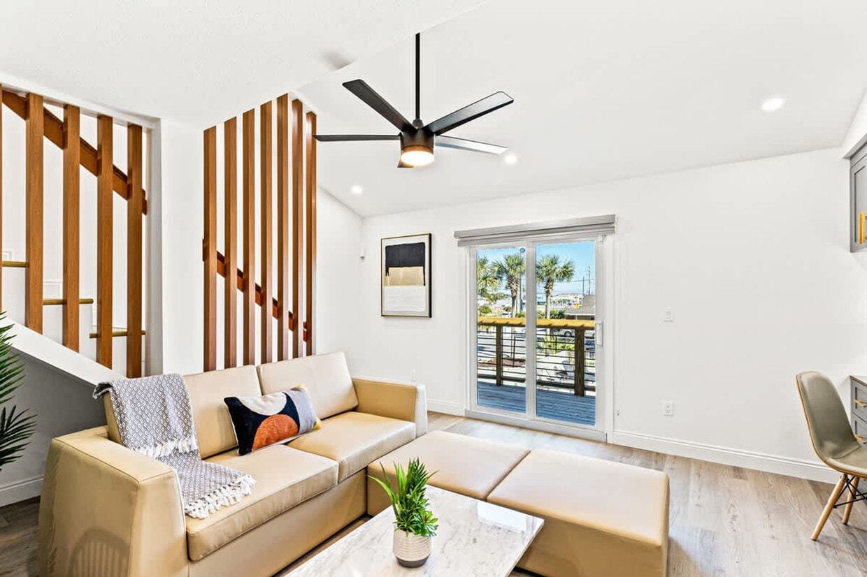 Foto principal - 8115 Thomas Dr