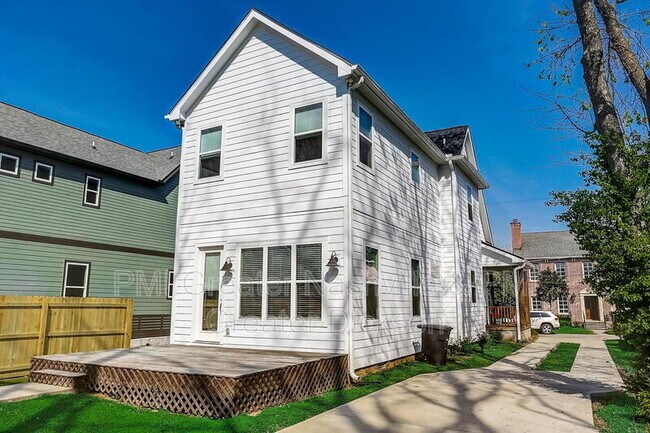 Building Photo - 1113 Park St