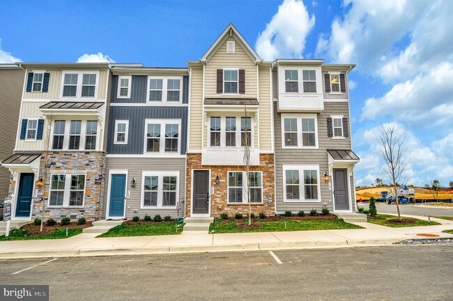 Building Photo - 9403 Pacific Elm St