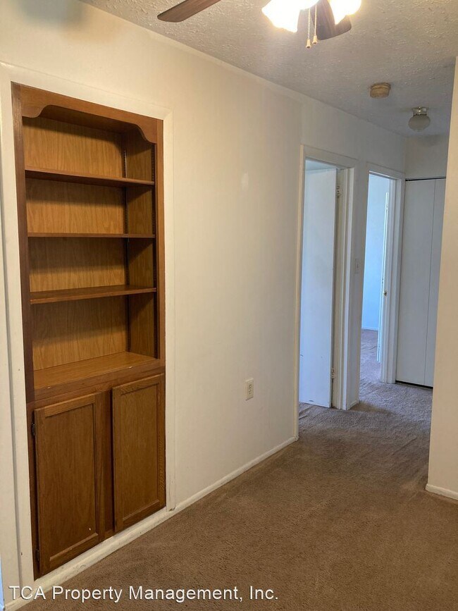 Building Photo - 2 br, 1 bath House - 991 Bern Drive, Unit 3C