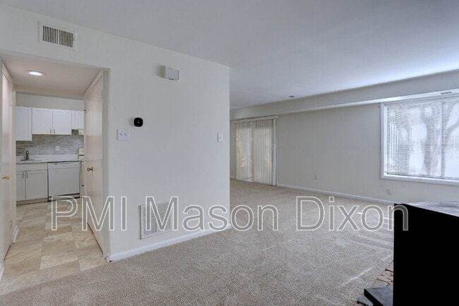 Foto del edificio - 9496 Timesweep Ln