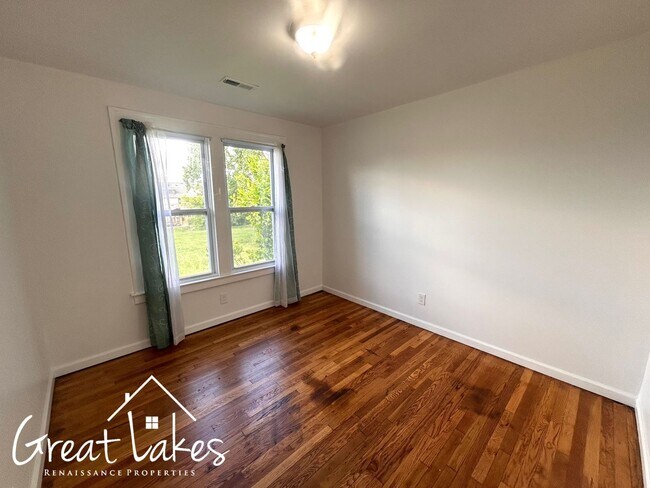 Foto del edificio - Stunning 3 Bedroom 1 Bathroom now availabl...