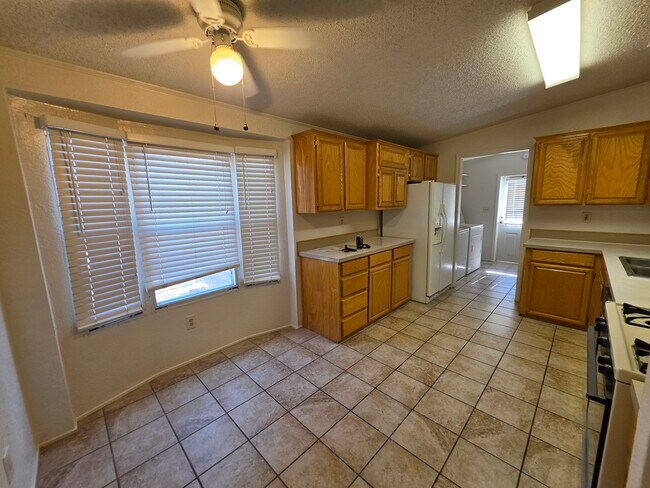 Foto del edificio - 6816 Hallmark Ave NE
