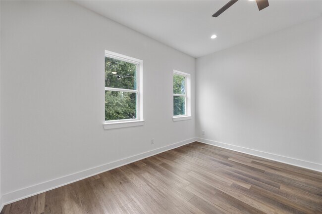 Foto del edificio - 955 Elkhart St