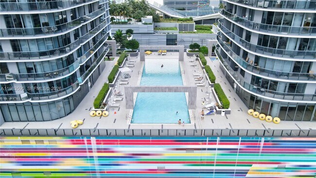 Foto del edificio - 45 SW 9th St